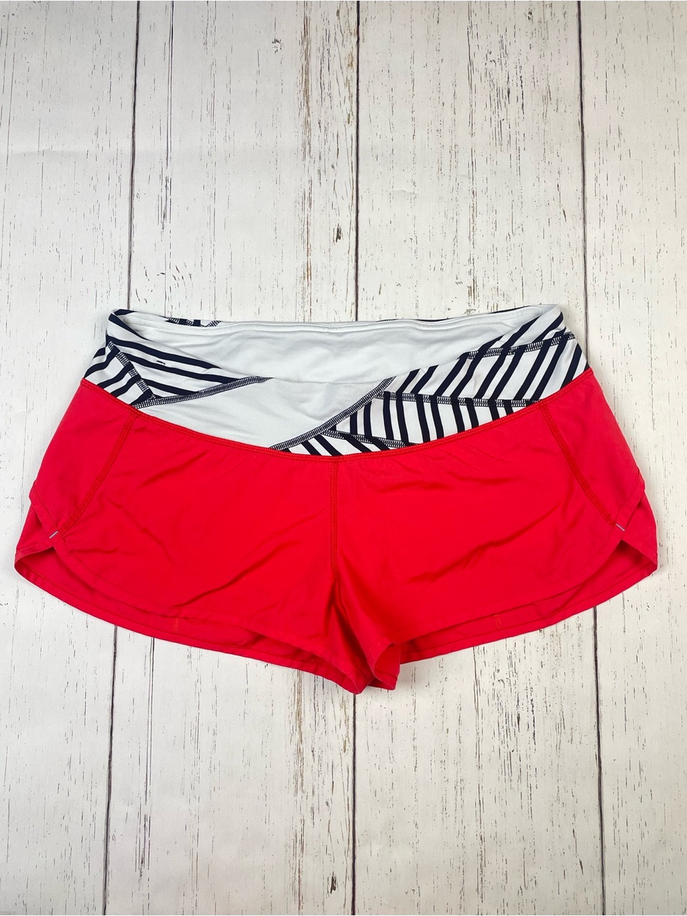 Lululemon Run: Speed Shorts Love Red Quilt Print 2.5” *Limited Edition - Picture 3 of 16